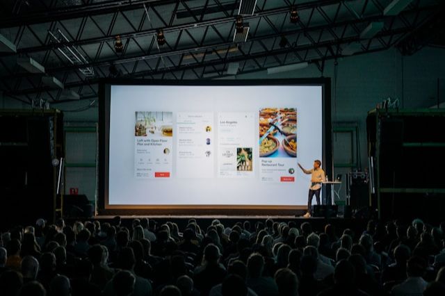 Interactive Displays Help People Learn Better Than Regular Exhibits